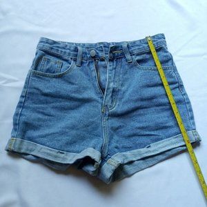 Women's high-waisted jean shorts